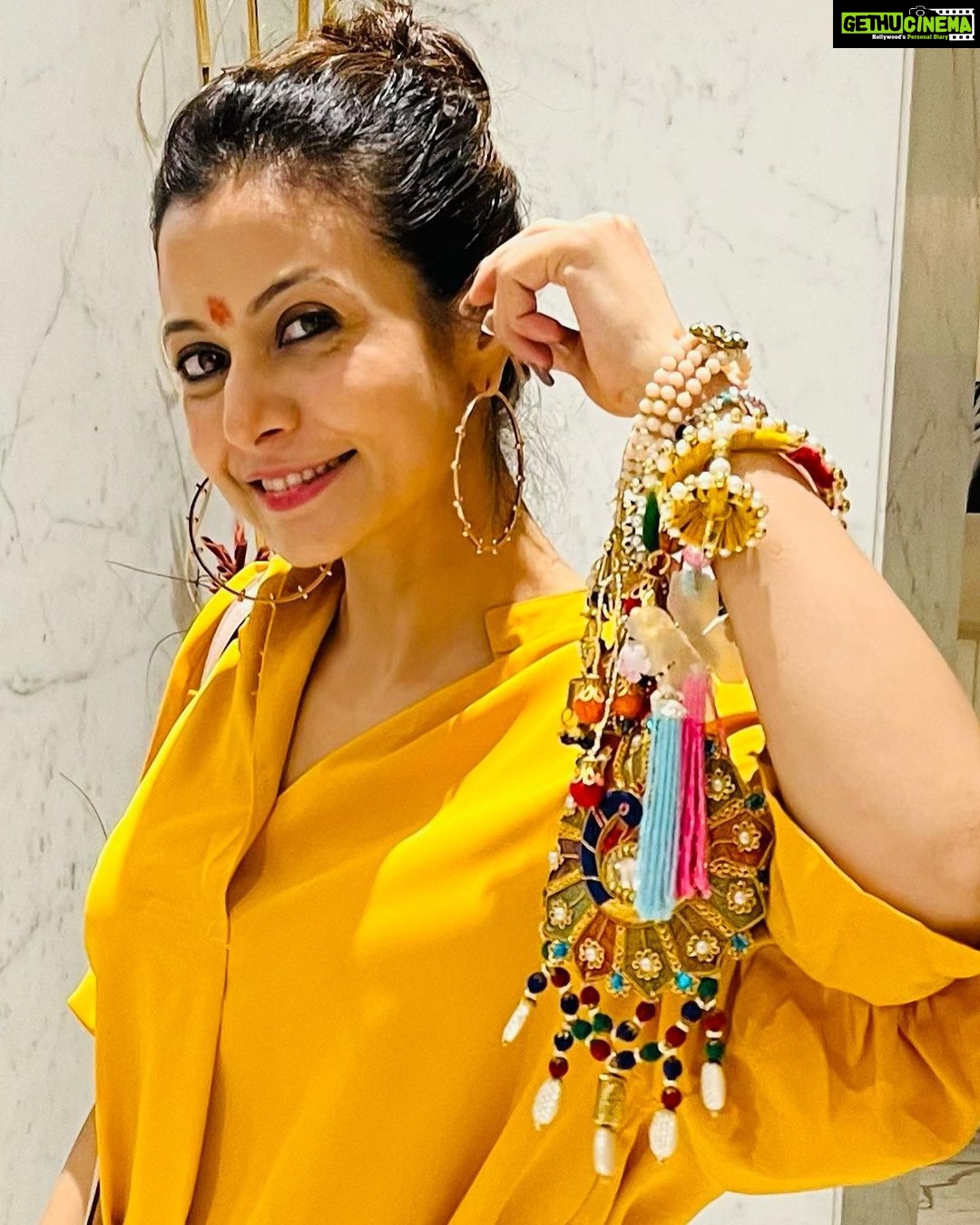 Koel Mallick Instagram - Bond of love…being tied with Lumba Rakhi on the auspicious celebration of Raksha Bandhan! 🫶💕 #love #happiness #family #blessings #life #koelকথা