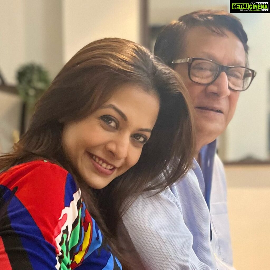 Koel Mallick Instagram - Wishing the most adorable dads a veeeery Happy Father’s Day! ….. & goes without saying ….. aaaallll 365 days!!!!🤗❤️💐🥳😍 #happiness #sunshine #love #lifeline #fathersday #instahappy #koelকথা
