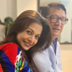 Koel Mallick Instagram – Wishing the most adorable dads a veeeery Happy Father’s Day! ….. & goes without saying ….. aaaallll 365 days!!!!🤗❤️💐🥳😍

#happiness #sunshine #love #lifeline #fathersday #instahappy #koelকথা