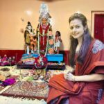Koel Mallick Instagram - অন্নপূর্ণা পুজোর শুভেচ্ছা সবাইকে! #puja #family #koelকথা Bhawanipore Mallick Bari