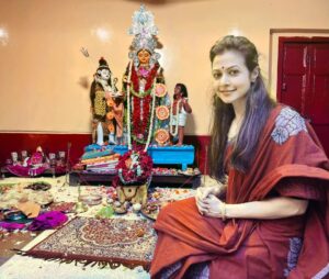 Koel Mallick Instagram - অন্নপূর্ণা পুজোর শুভেচ্ছা সবাইকে!

#puja #family #koelকথা