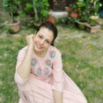 Koel Mallick Instagram - Immersing in nature…🌿🌱🍀☘️🍃💚 #naturelover #home #positivevibes #love #koelকথা