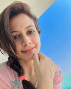 Koel Mallick Instagram - Be happy for this moment!… this moment is your life!!❤️ 

#happysunday #positivevibes #love #goodday #koelকথা 💕💕💕💕💕