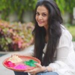 Koel Mallick Instagram - Wishing you all a very happy & colourful Holi!!!! 😊🥰💕💖 #holifestival #holi2022 #happyholi #holicelebration #reels #feelkorboreelkorbo #koelকথা
