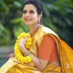 Koel Mallick Instagram - In between shoot! #saraswatipuja #saraswatipuja2022 #reelsinstagram #reelsindia #reels #reelkarofeelkaro #koelকথা