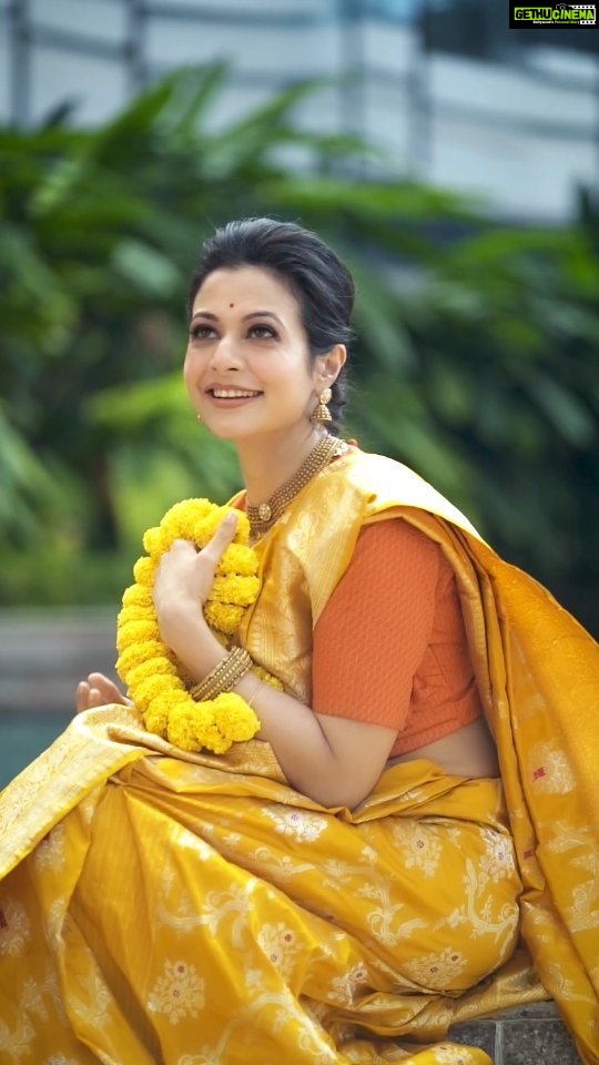 Koel Mallick Instagram - In between shoot! #saraswatipuja #saraswatipuja2022 #reelsinstagram #reelsindia #reels #reelkarofeelkaro #koelকথা