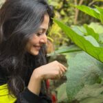 Koel Mallick Instagram - “If you look the right way , you can see the whole world is a garden.” -Frances Hodgson Burnett #happiness #love #positivevibes 💕