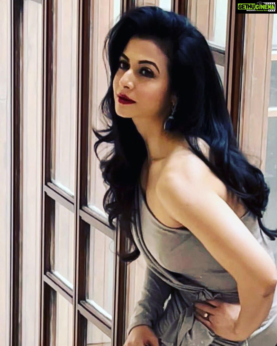 Koel Mallick Instagram - Pose pose pose😝😜🥰💃