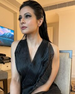 Koel Mallick Instagram - 🖤💕
#love #positivevibes #happiness #nofilterneeded #koelকথা