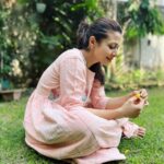 Koel Mallick Instagram - Immersing in nature…🌿🌱🍀☘️🍃💚 #naturelover #home #positivevibes #love #koelকথা