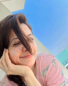 Koel Mallick Instagram - Be happy for this moment!… this moment is your life!!❤️ 

#happysunday #positivevibes #love #goodday #koelকথা 💕💕💕💕💕