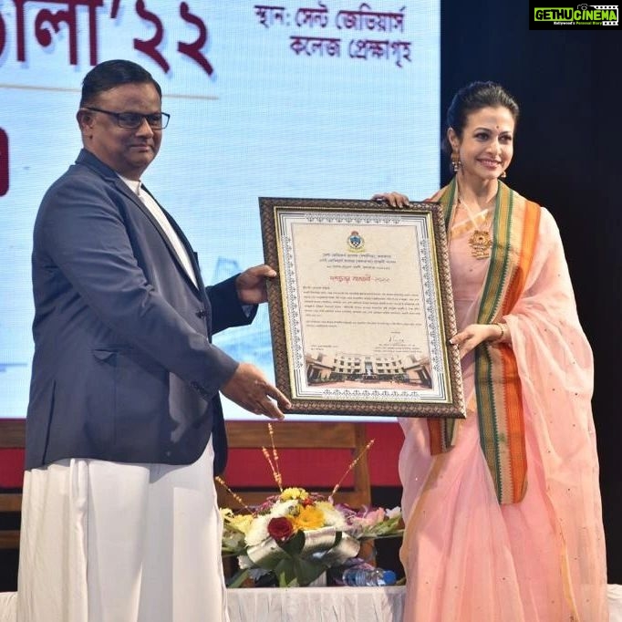 Koel Mallick Instagram - মহান ভাষাদিবসে সেন্ট জেভিয়ার্স আয়োজিত "দশভূজা বাঙালি"র মতো অনন্য সম্মান পেয়ে আমি অভিভূত এবং কৃতজ্ঞ। 🙏