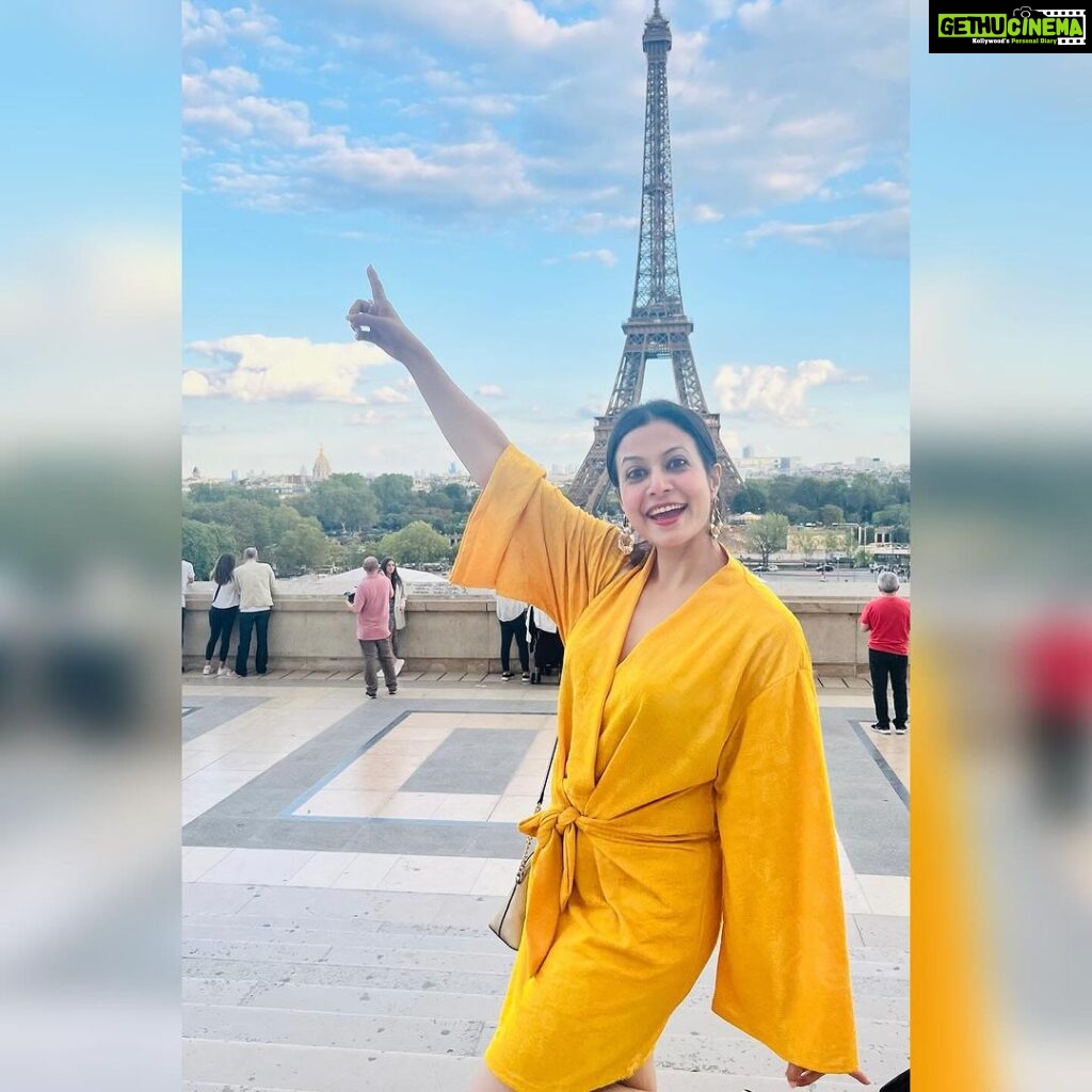 Koel Mallick Instagram - When in Paris…. Eiffel tower to Moulin Rouge …. 🫶🥰 #europetravel #traveldiaries #europetrip2013 #liberating #fun #happiness #life