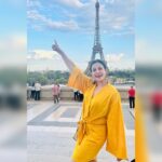 Koel Mallick Instagram - When in Paris…. Eiffel tower to Moulin Rouge …. 🫶🥰 #europetravel #traveldiaries #europetrip2013 #liberating #fun #happiness #life
