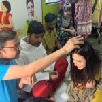 Koel Mallick Instagram - Its been a very special day, celebrating Bhaiphota with my specially abled brothers of Marudyan shelter… Wishing everyone absolute well-being….love happiness & peace 😇 @iswarsankalpango #bhaifota #love #bonding #blessing