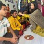 Koel Mallick Instagram - Its been a very special day, celebrating Bhaiphota with my specially abled brothers of Marudyan shelter… Wishing everyone absolute well-being….love happiness & peace 😇 @iswarsankalpango #bhaifota #love #bonding #blessing