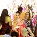 Koel Mallick Instagram - Adda, laughter, giggles & much more …. 😇 #photodump #Pujo2023 #thispuja #madurga🙏 #blessings #love Bhawanipore Mallick Bari