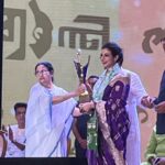 Koel Mallick Instagram - 🙏Elated to be receiving Mahanayak Samman from our honourable Chief Minister @mamataofficial #award #blessings #audience #love 🫶