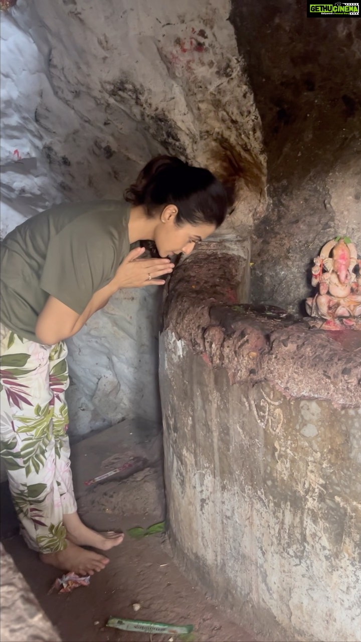 Koel Mallick - 120K Likes - Religious trip amidst shoot 😇🙏
#singbhum #jharkhand #mahadev #spiritual #bliss #koelকথা