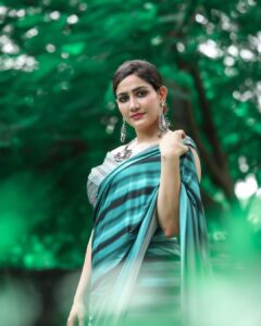 Komal Sharma Instagram - Amalgamating high spirits with stunning presence brings up the ethereal beauty
Pro - @a._john_pro 
Captured by- @sureshsuguphotography 
#komalsharma #actress #shoot #bollywoodactress #saree