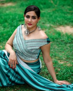 Komal Sharma Instagram - Amalgamating high spirits with stunning presence brings up the ethereal beauty
Pro - @a._john_pro 
Captured by- @sureshsuguphotography 
#komalsharma #actress #shoot #bollywoodactress #saree