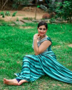 Komal Sharma Instagram - Amalgamating high spirits with stunning presence brings up the ethereal beauty
Pro - @a._john_pro 
Captured by- @sureshsuguphotography 
#komalsharma #actress #shoot #bollywoodactress #saree