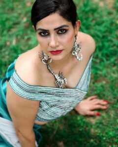 Komal Sharma Instagram - Amalgamating high spirits with stunning presence brings up the ethereal beauty
Pro - @a._john_pro 
Captured by- @sureshsuguphotography 
#komalsharma #actress #shoot #bollywoodactress #saree