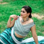 Komal Sharma Instagram - Amalgamating high spirits with stunning presence brings up the ethereal beauty Pro - @a._john_pro Captured by- @sureshsuguphotography #komalsharma #actress #shoot #bollywoodactress #saree
