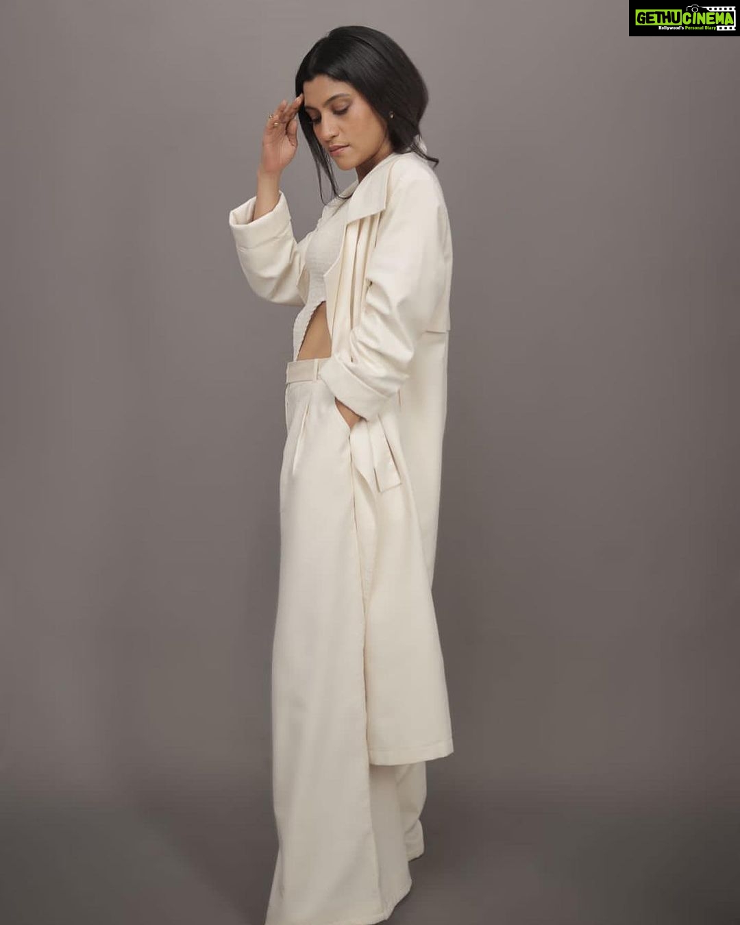 Konkona Sen Sharma Instagram - Have you watched Mumbai Diaries 2 on @primevideoin ? Outfit: @stylemati Jewellery: @ishhaara @shopanatina @ascend.rohank Styled by @damini_styles Team: @niddhii_jain Hair: @nimishahshah210 Makeup: @seldon_makeup Photographer: @parkar_45_