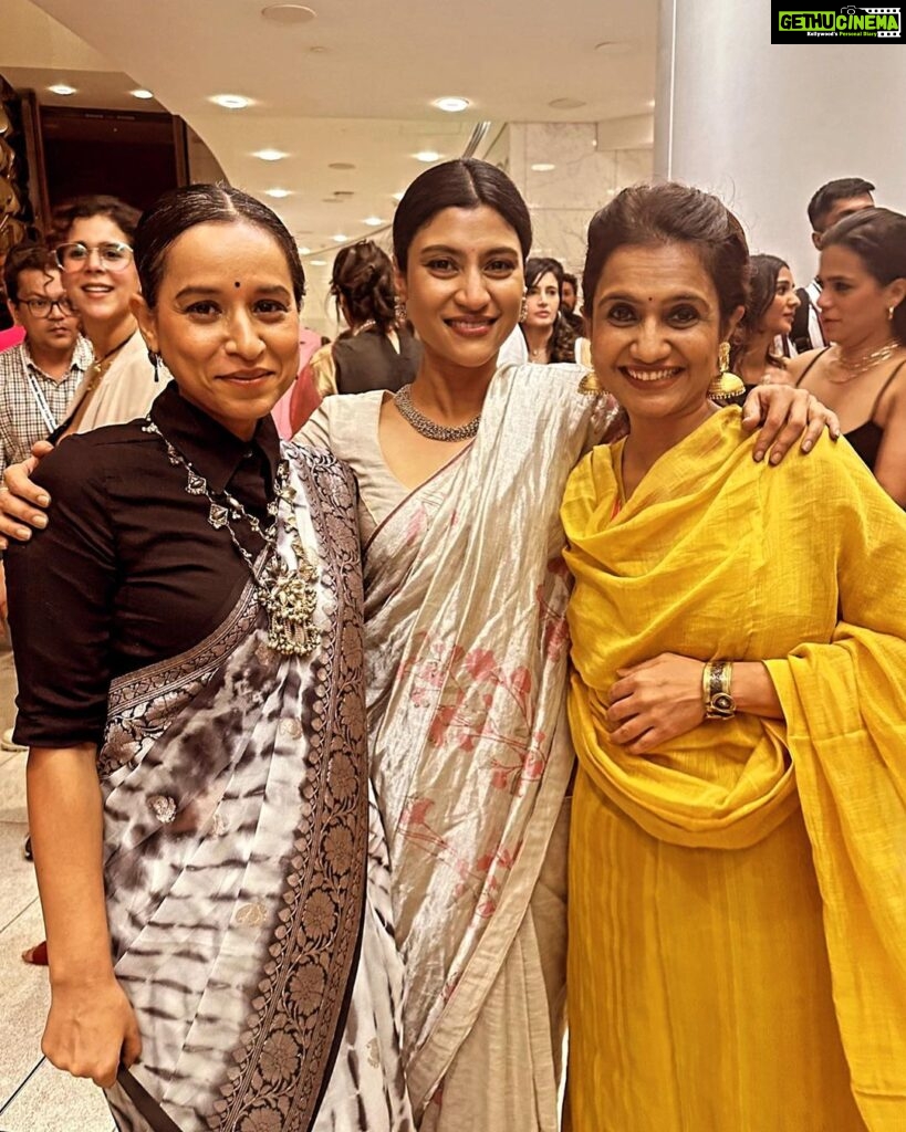 Konkona Sen Sharma Instagram - At the @mumbaifilmfestival opening night with favourite people @tillotamashome and @amrutasubhash wearing another favourite @anavila_m HMU: @nimishashah210 @tenzinseldon_____ Photos: @rishabhkphotography