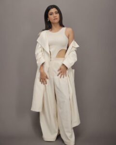 Konkona Sen Sharma Instagram - Have you watched Mumbai Diaries 2 on @primevideoin ? Outfit: @stylemati Jewellery: @ishhaara @shopanatina @ascend.rohank Styled by @damini_styles Team: @niddhii_jain Hair: @nimishahshah210 Makeup: @seldon_makeup Photographer: @parkar_45_