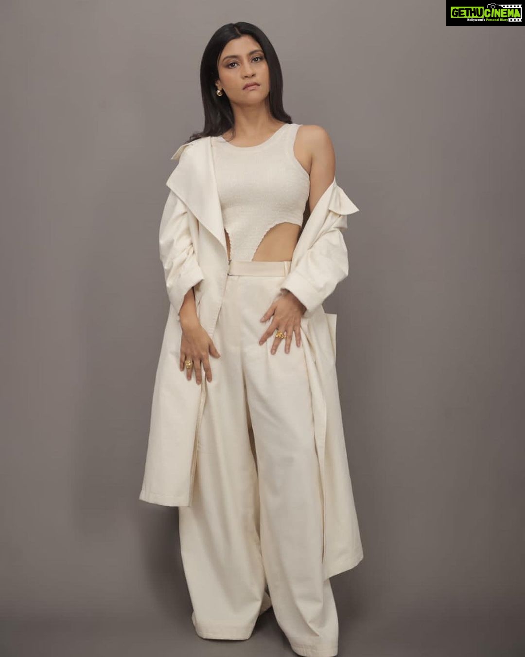 Konkona Sen Sharma Instagram - Have you watched Mumbai Diaries 2 on @primevideoin ? Outfit: @stylemati Jewellery: @ishhaara @shopanatina @ascend.rohank Styled by @damini_styles Team: @niddhii_jain Hair: @nimishahshah210 Makeup: @seldon_makeup Photographer: @parkar_45_