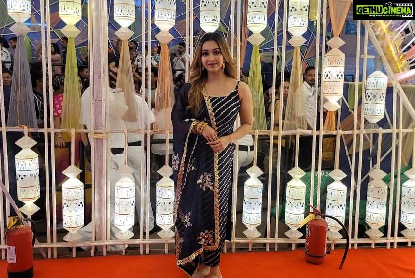 Koushani Mukherjee Instagram - Late Post 🌸Saptami Moments 🌸 With @bonysengupta