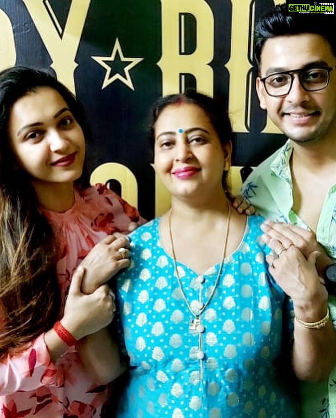 Koushani Mukherjee - 91.4K Likes - Happy Birthday My Main ♥️🤗🌟🧿
I Have Been Blessed With the Best….
Words Can’t describe what u mean to me and I want to celebrate You my whole life
Happy Birthday daddy from @hey_buddyhere
HAPPY BIRTHDAY STAR @bonysengupta ♥️