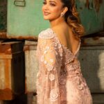 Koushani Mukherjee Instagram – A Saree Isn’t Option It’s Priority !!!!

Styling @stylebysumit 
Hair @moumitasani 
Makeup @makeupartist.sourab 
Pic Courtesy @sayantan_dutta_photography 

For the promotions of #AbarProloy which premieres from 11th Aug only on @zee5
