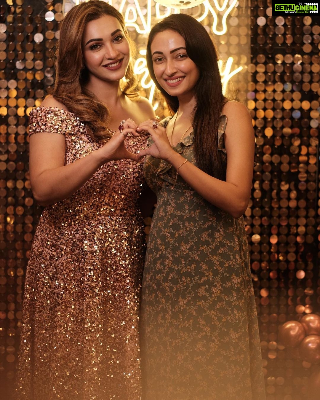Koushani Mukherjee Instagram - Thank You For All Ur Warm Wishes & Making My Bday So Special ♥️♥️🧿🧿 @bonysengupta @ayoshitalukdar @somraj19 @sanchitachowdh @maksnapshot @fitnesscoach_arijeet _arijeet @ravi_bhalotia @priyankabhalotiaa7