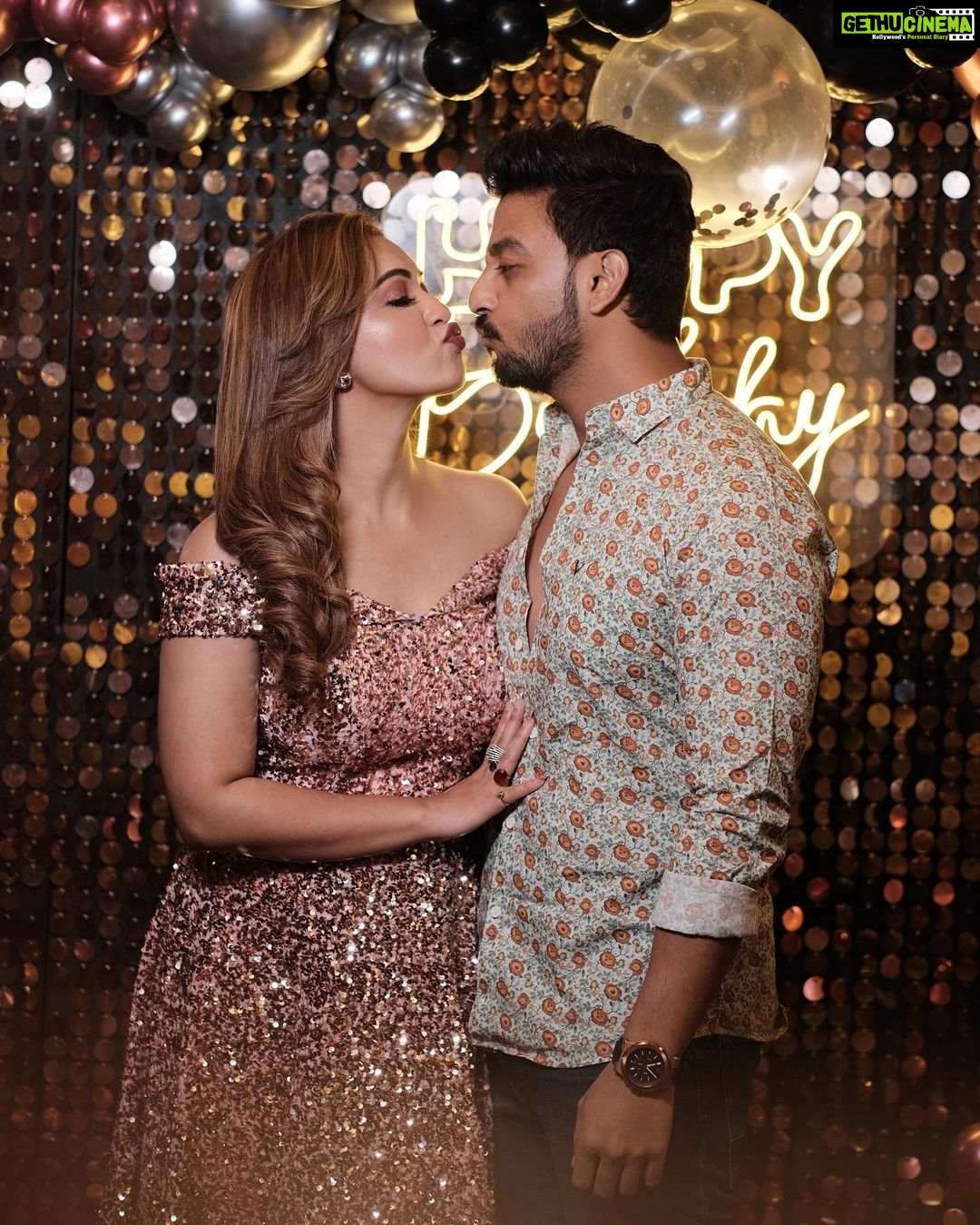 Koushani Mukherjee Instagram - Thank You For All Ur Warm Wishes & Making My Bday So Special ♥️♥️🧿🧿 @bonysengupta @ayoshitalukdar @somraj19 @sanchitachowdh @maksnapshot @fitnesscoach_arijeet _arijeet @ravi_bhalotia @priyankabhalotiaa7