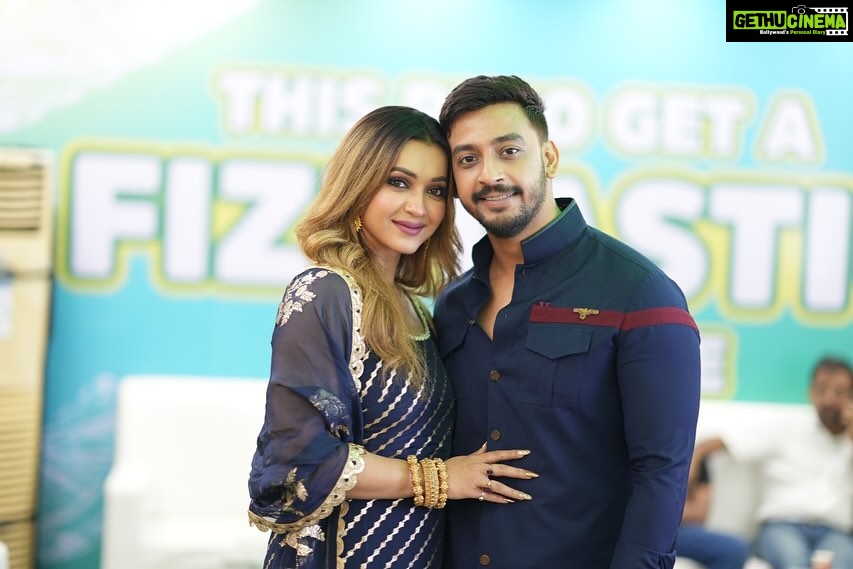 Koushani Mukherjee Instagram - Late Post 🌸Saptami Moments 🌸 With @bonysengupta