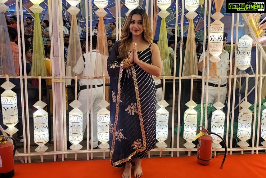 Koushani Mukherjee Instagram - Late Post 🌸Saptami Moments 🌸 With @bonysengupta