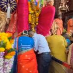 Kranti Redkar Instagram – श्री गणेश उत्सव म्हणजे महाराष्ट्रची संस्कृति शान,
मुंबई येथील प्रसिद्ध मंडळ, लालबागचा राजा,मुंबईचा राजा,चिंपोकळीचा चिंतामणि,परळचा महाराजा,करी रोडचा कैवारी, गं.द.आंबेकर मार्ग (काळेवाडी )सार्वजनिक उत्सव मंडळ येथे दर्शन घेतांना

आय.आर.एस मा.श्री.समीर वानखेडे साहेब,
अभिनेत्री सौ.क्रांति(ताई) रेडकर वानखेडे,
हर्षवर्धन साईवाला, अध्यक्ष : समीर वानखेडे साहेब विचार मंच, महाराष्ट्र राज्य Lalbaug Parel – लालबाग परळ