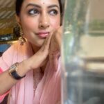 Kranti Redkar Instagram – O RE SAIYAAN RE . 

Have you ever felt this for someone ? I feel this every time I see him . That flutter in the heart is real . There is always this one person who sweeps you off your feet 😍

@swankhede.irs ..