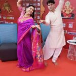 Kranti Redkar Instagram - Our 1st ever reel at @news18lokmat studio During Ganpati Utsav . Just to follow this trending track . Here we go with Ashish chi 3 seconds choreography . But what I really appreciate is the love that people give us and facilitate us in making our reels like the entire team of @news18lokmat was too sweet to us while we were shooting this one , they fed us with ukdiche modak right after we shot this one ❤️ We were there for the Ganesh Aarti and also to promote our show #dholkichyatalawar . The grand finale airs on this Sunday only on @colorsmarathi #ashishpatil #lavniking #lavnikingashishpatil #reel #trending #fun #instagood #instagram #krantiredkar #judges #reality #show #ganpatibappamorya