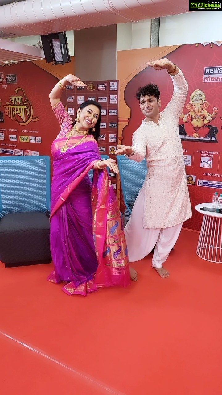 Kranti Redkar Instagram - Our 1st ever reel at @news18lokmat studio During Ganpati Utsav . Just to follow this trending track . Here we go with Ashish chi 3 seconds choreography . But what I really appreciate is the love that people give us and facilitate us in making our reels like the entire team of @news18lokmat was too sweet to us while we were shooting this one , they fed us with ukdiche modak right after we shot this one ❤️ We were there for the Ganesh Aarti and also to promote our show #dholkichyatalawar . The grand finale airs on this Sunday only on @colorsmarathi #ashishpatil #lavniking #lavnikingashishpatil #reel #trending #fun #instagood #instagram #krantiredkar #judges #reality #show #ganpatibappamorya