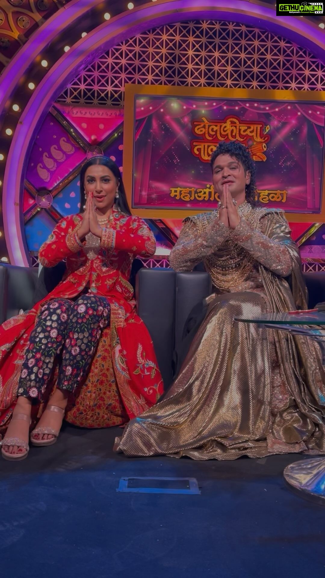 Kranti Redkar - 33.1K Likes - We had to perform on this everlasting melody. Bahon mein chale aao is evergreen . Hope you like this one too. Thank you again for all the love and appreciation you always shower on me and @ashishpatil_the_lavniking .
Thank you @abhijitpanse for the guest appearance.
Watch dholki chya talawar Grand Finale , this Sunday only on @colorsmarathi .
Reel shot by @durrao