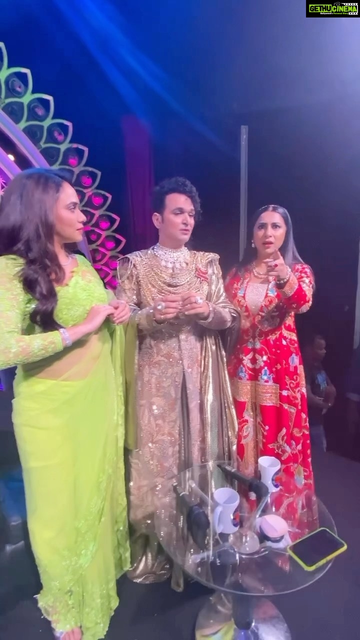 Kranti Redkar - 27.3K Likes - #breakingnews on the sets of #dholkichyatalawar @ashishpatil_the_lavniking is a cheater” 😂😂😂asa naara lavlay @kranti_redkar ne hya reel madhe …. Sorry baby but couldn’t help it ..all this while to see you both of you doing reels was simply heartbreaking 🤣🤣🤣🤣
Thankyou @abhijitpanse for putting the “tikhat meeth” here
Reel conceptualised by @kranti_redkar (ofcourse) her wit is unmatched
Enjoy 😉
#amrutakhanvilkar #krantiredkar #ashishpatil #abhijeetpanse #justforfun #friends