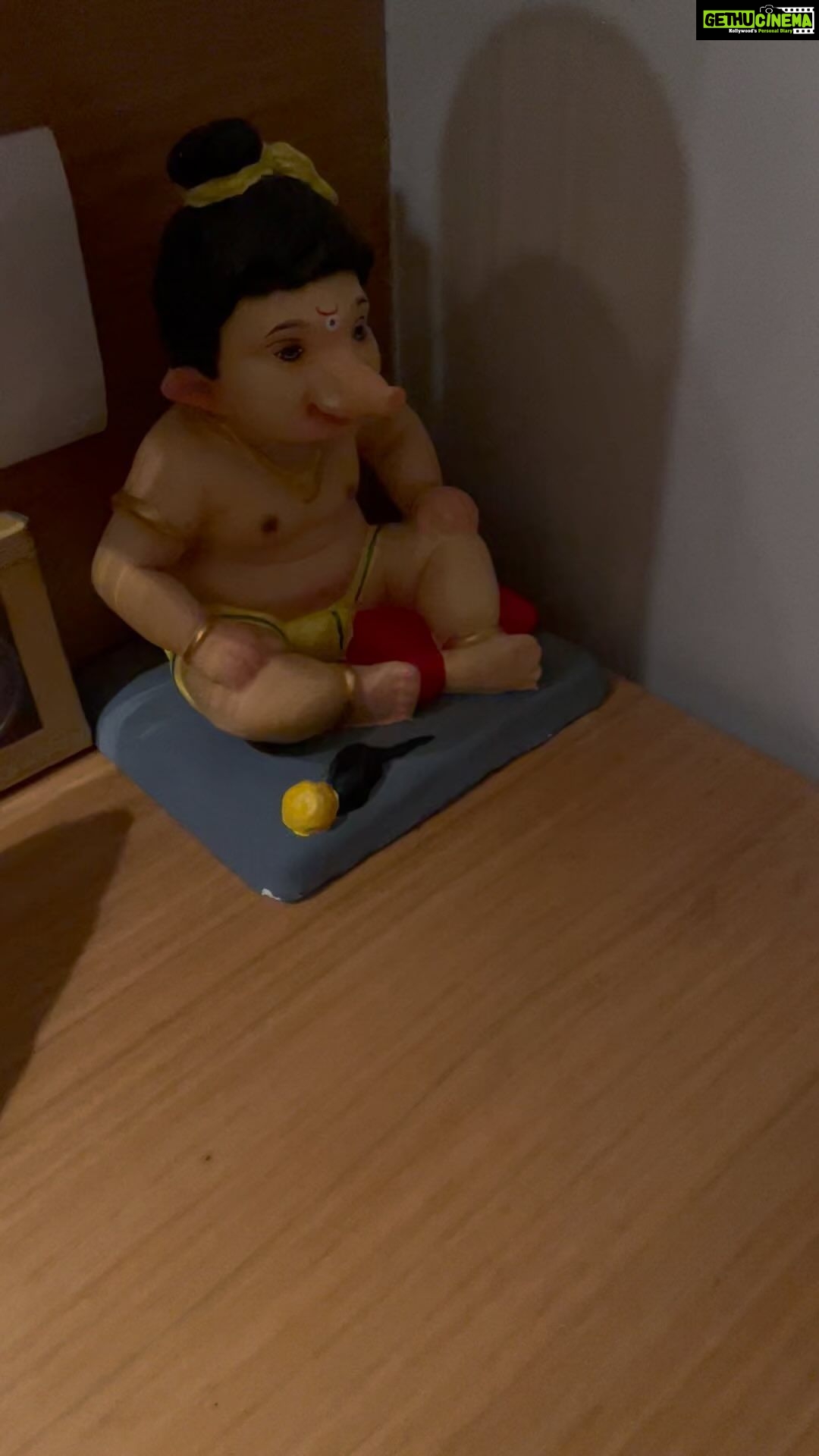 Kranti Redkar - 35.8K Likes - Amchya ghari ganpati basat nahit. Pan lahan mulanchi ani Ganu chi maitri kahi aurach aste.. hi murti mala @nehapatil1507 ne gift keli hoti during #dholki shoot. Ani chabil godot cha toh khaas mitra zhalai, tyanchya ayushyaatla ek avibhajya ghatak.. 🙏🙏🙏🙏🙏 Ganpati Bappa Morya . Tumha Sarwanna Ganesh Chaturthi Chya Shubhecha.