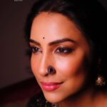 Kranti Redkar Instagram - Sorayaa Jewels gleefully announces collection ✨ *A Small Treasure: Nathani* ✨a timeless source of Elegance and Grandauer paired with our everlasting Beauty Kranti Redkar Wankhede. Comprising of Six Pieces of Magnificence: 1. Gul 2. Niharika 3. Hridika 4. Ruhi 5. Naira 6. Medhini that are Meticulously Designed in 22k Silver (916) with High quality coloured stones in precision that are sweat and tarnish proof incarnated with values that are carried on for Ages and Beauty that it holds is Eternal. The Meenakari designs on Niharika, Hridika and Ruhi have set the new standards of traditions ✨💫🧿 Shop from Sorayaa, where versatility lies in every piece of jewellery your own and adorn💎 📸 : @vilas__000 Styling : @saileerajpurenagane Nathani : @sorayaajewels_ Hair : @reshmachaugule2511