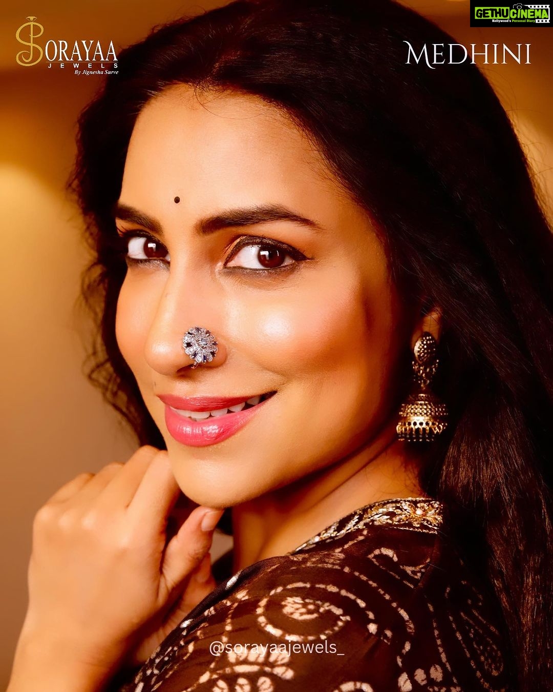 Kranti Redkar Instagram - Sorayaa Jewels gleefully announces collection ✨ *A Small Treasure: Nathani* ✨a timeless source of Elegance and Grandauer paired with our everlasting Beauty Kranti Redkar Wankhede. Comprising of Six Pieces of Magnificence: 1. Gul 2. Niharika 3. Hridika 4. Ruhi 5. Naira 6. Medhini that are Meticulously Designed in 22k Silver (916) with High quality coloured stones in precision that are sweat and tarnish proof incarnated with values that are carried on for Ages and Beauty that it holds is Eternal. The Meenakari designs on Niharika, Hridika and Ruhi have set the new standards of traditions ✨💫🧿 Shop from Sorayaa, where versatility lies in every piece of jewellery your own and adorn💎 📸 : @vilas__000 Styling : @saileerajpurenagane Nathani : @sorayaajewels_ Hair : @reshmachaugule2511