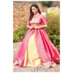 Kranti Redkar Instagram - Thank you @durggapaithanisbydarshna for this beautiful ethnic wear. Do follow @durggapaithanisbydarshna for more such styles and for some Gorgeous ethnic wear this Diwali .