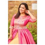 Kranti Redkar Instagram - Thank you @durggapaithanisbydarshna for this beautiful ethnic wear. Do follow @durggapaithanisbydarshna for more such styles and for some Gorgeous ethnic wear this Diwali .